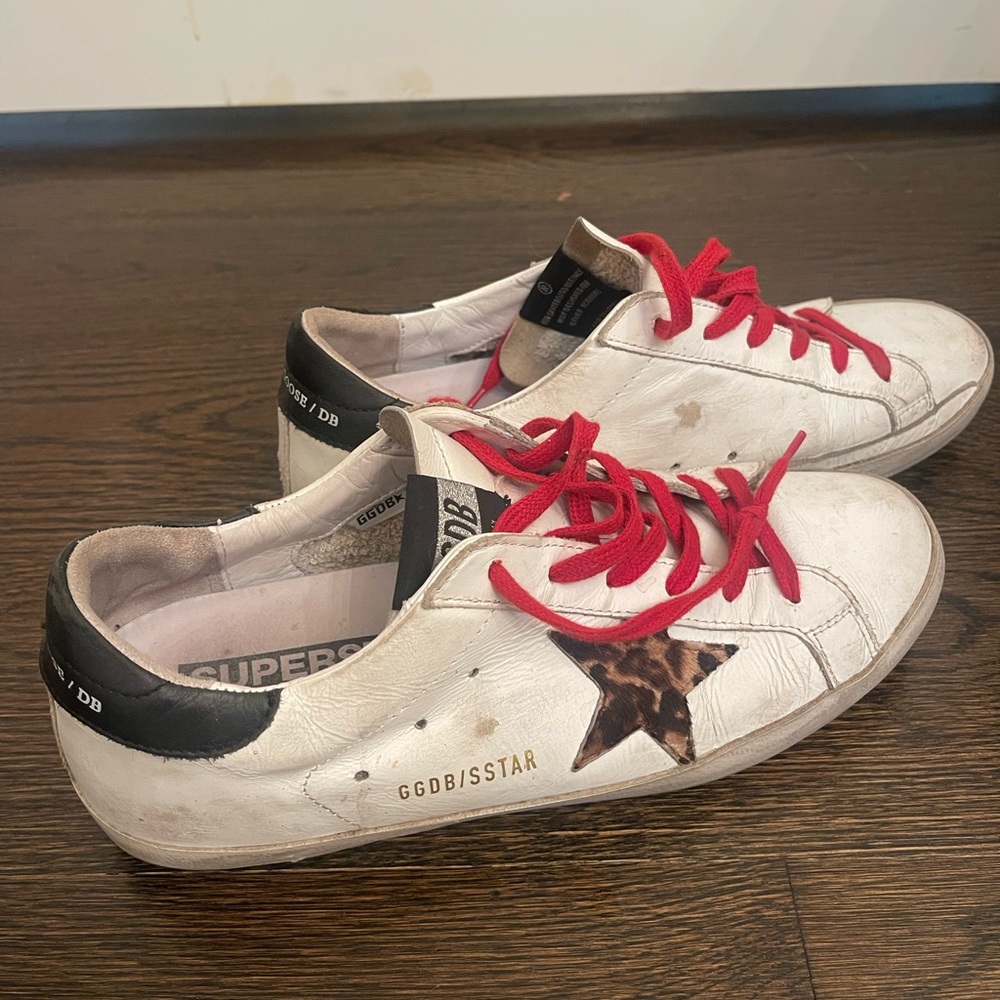 Low top golden goose sneakers with red laces and fur leopard print star